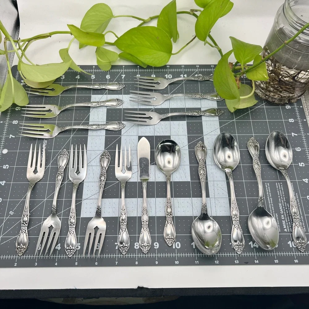 Oneida Huntington Wm A Rogers Deluxe Stainless Flatware Set 16pc Forks Spoons